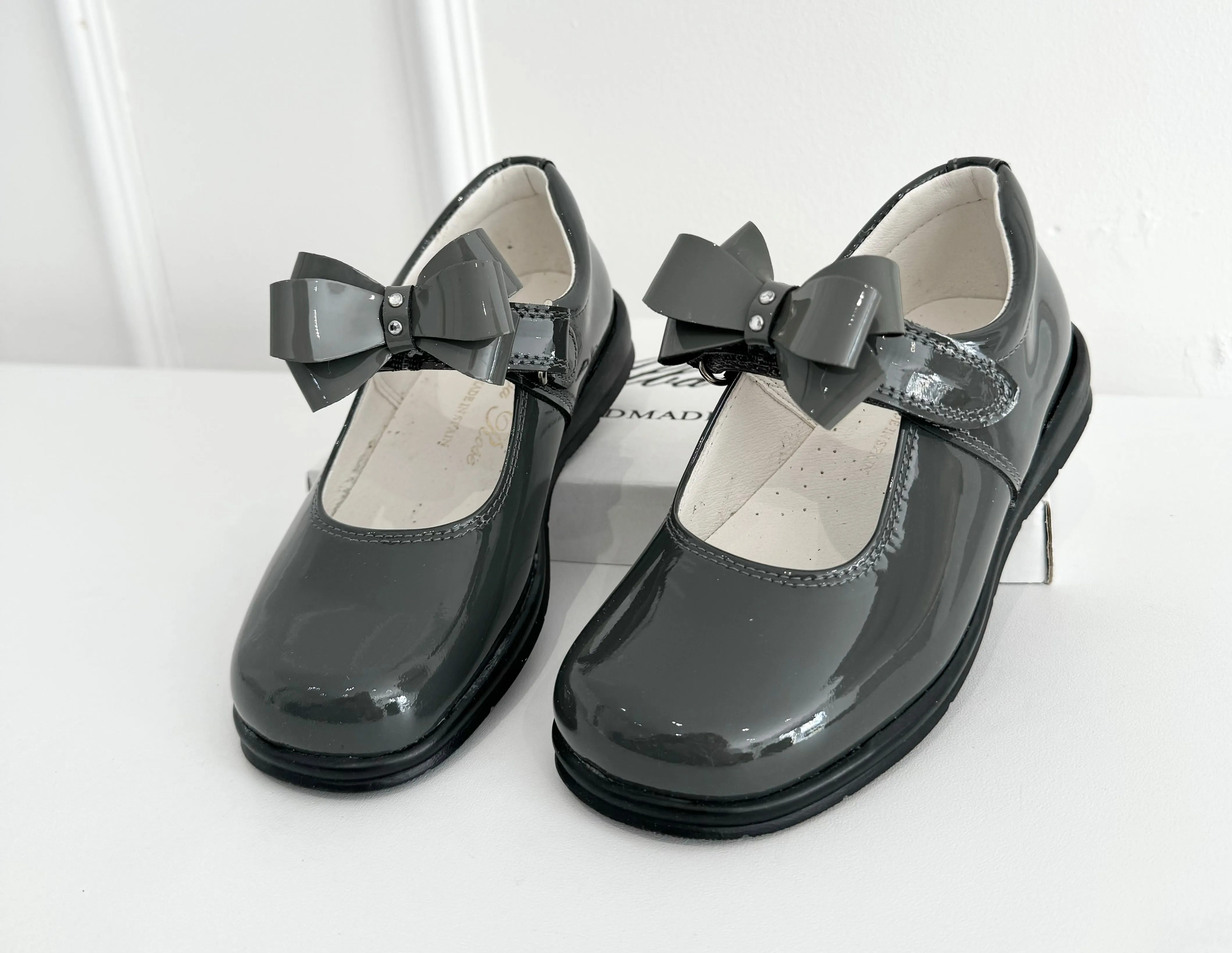 6273 Dark Grey School Shoes - Circle Bow Bow (Flat Sole)