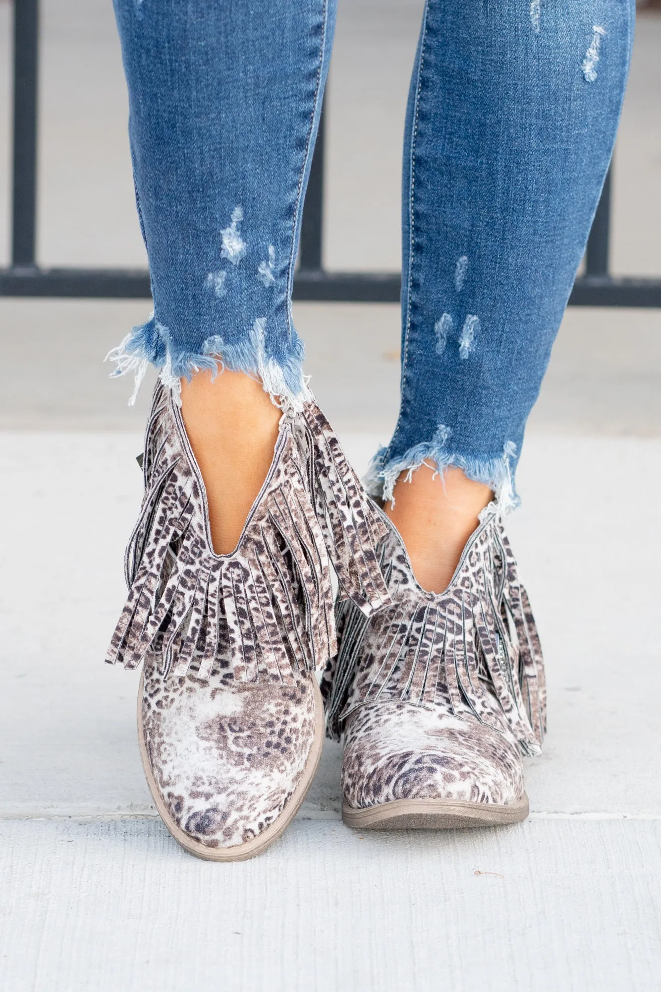 Billie Buckle Fringe Boots - White & Black