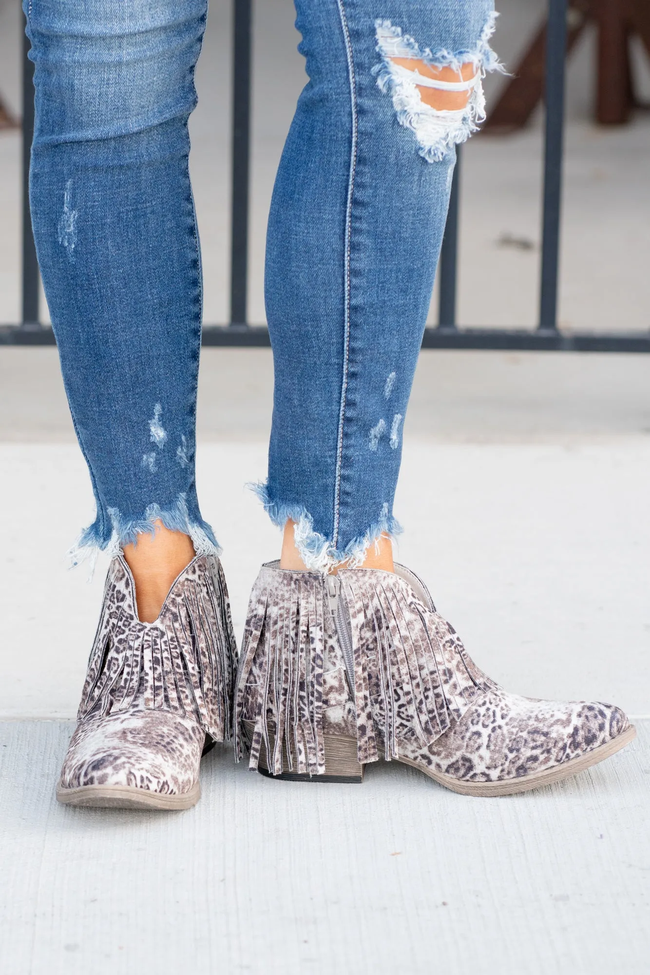Billie Buckle Fringe Boots - White & Black
