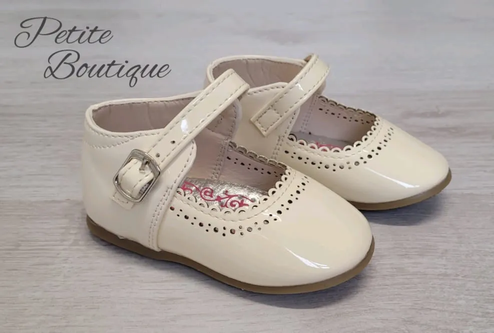 Cream patent shoes
