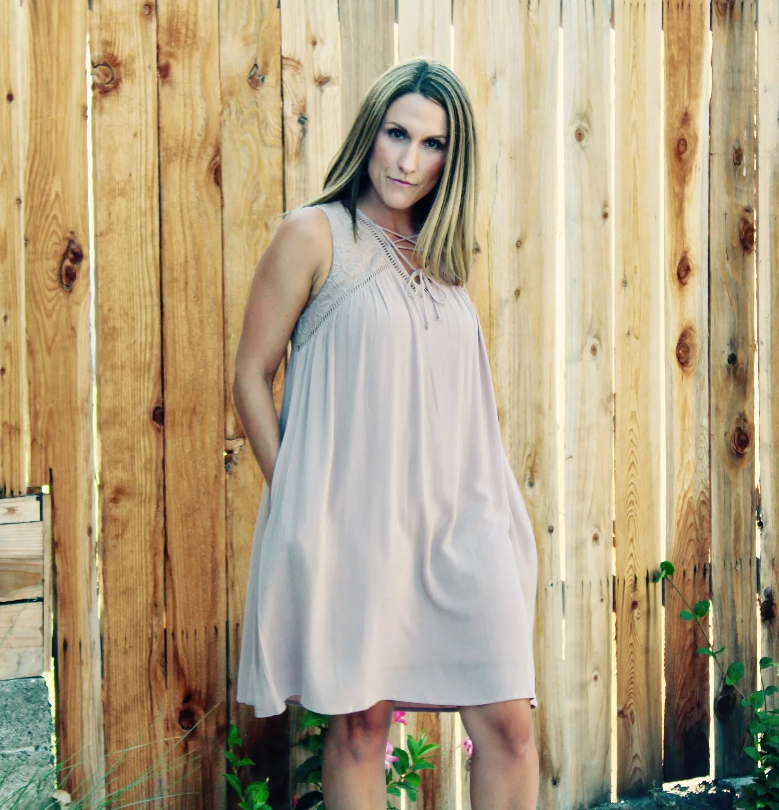 EMBROIDERED POCKETED SHIFT DRESS