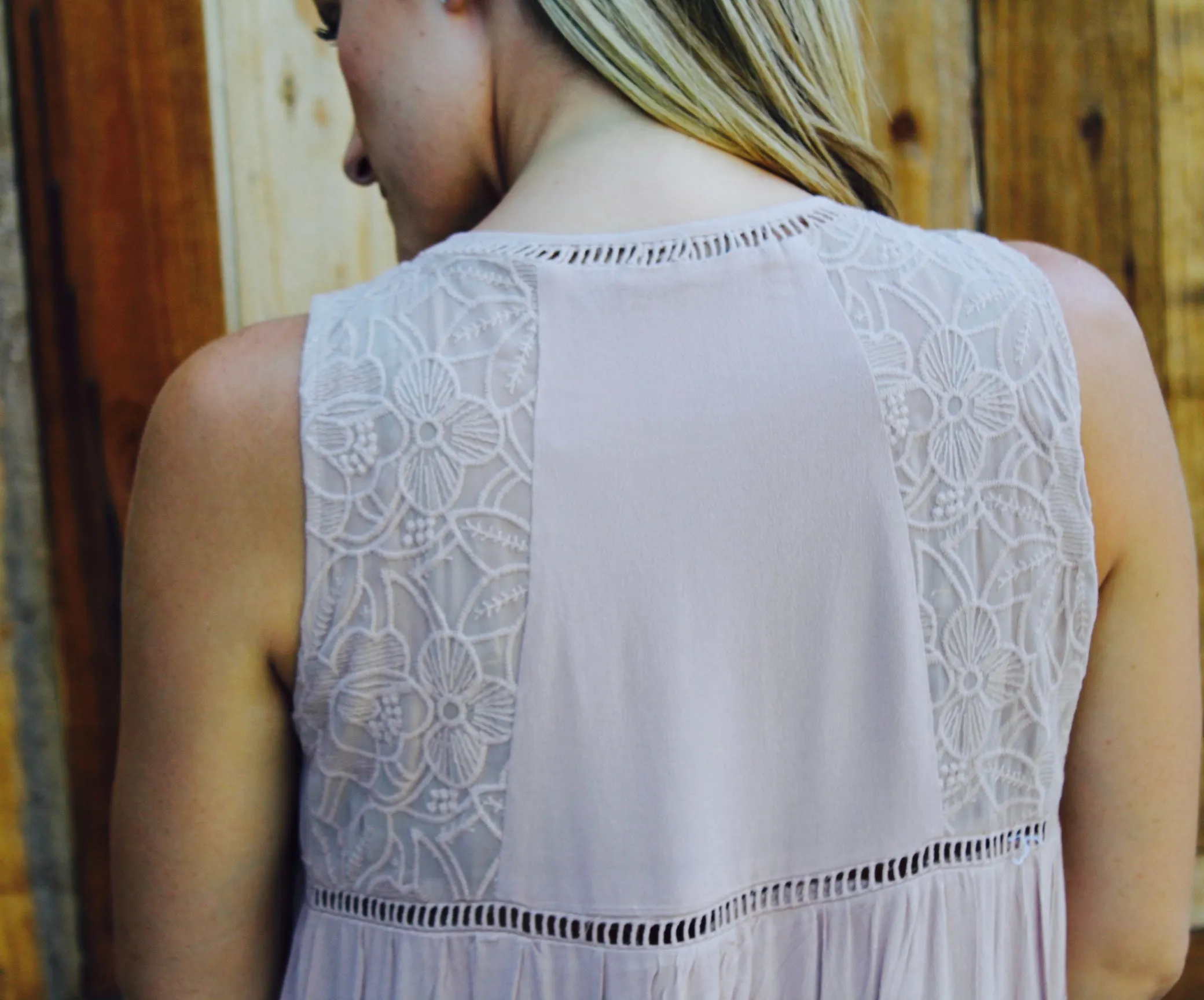 EMBROIDERED POCKETED SHIFT DRESS