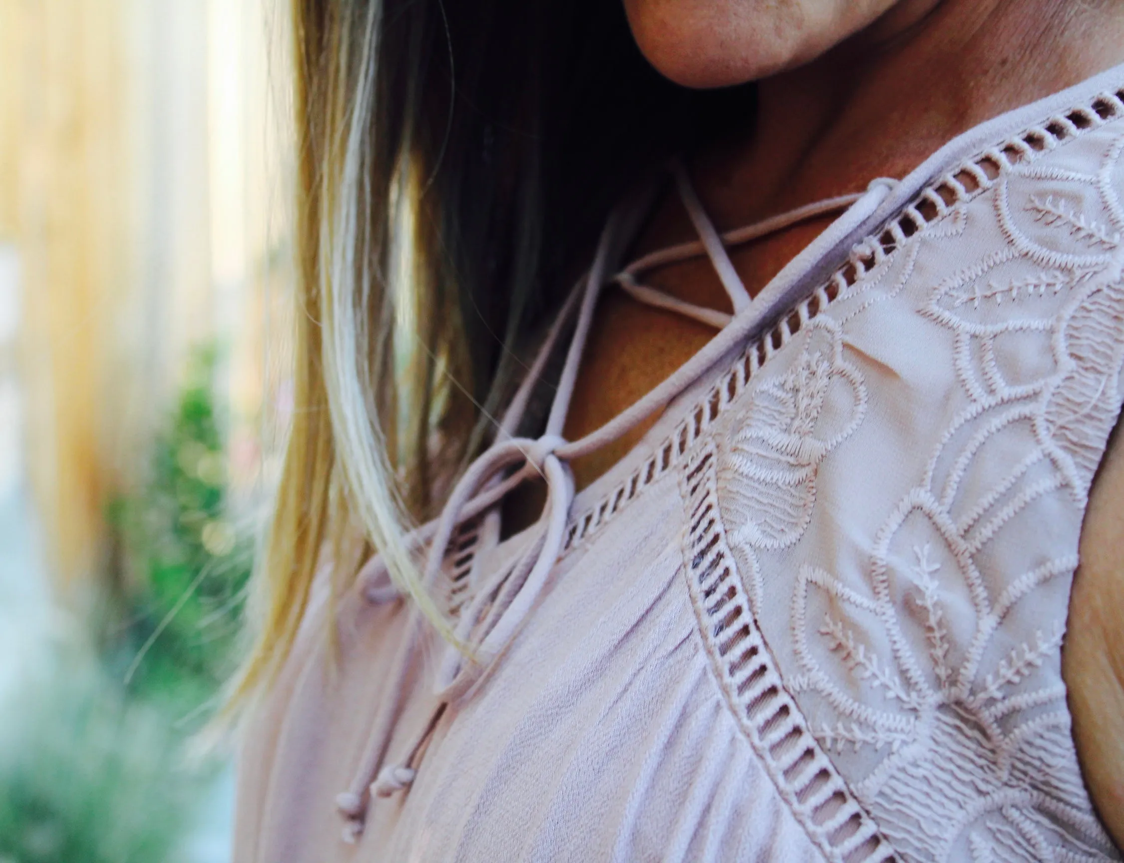 EMBROIDERED POCKETED SHIFT DRESS