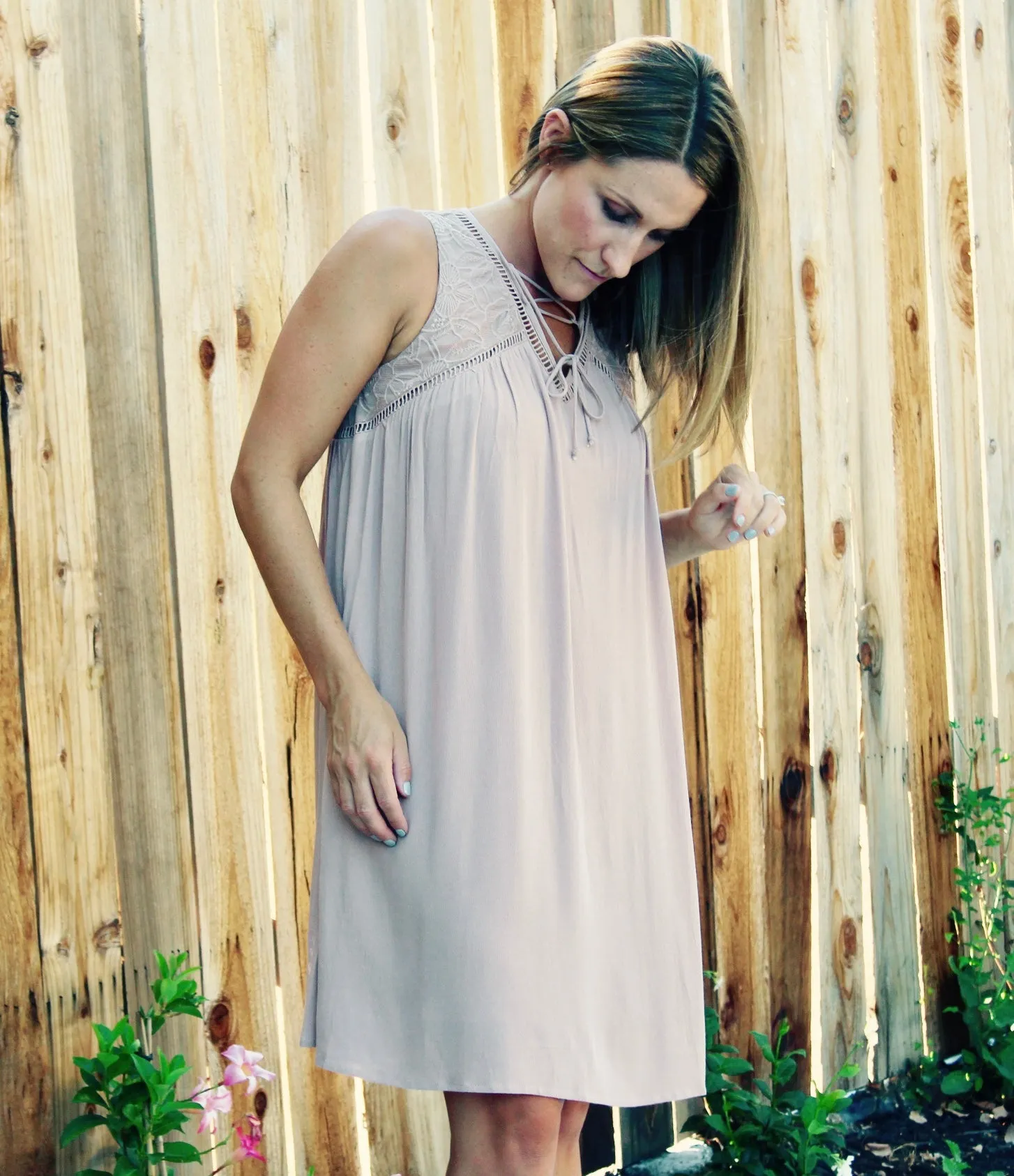 EMBROIDERED POCKETED SHIFT DRESS
