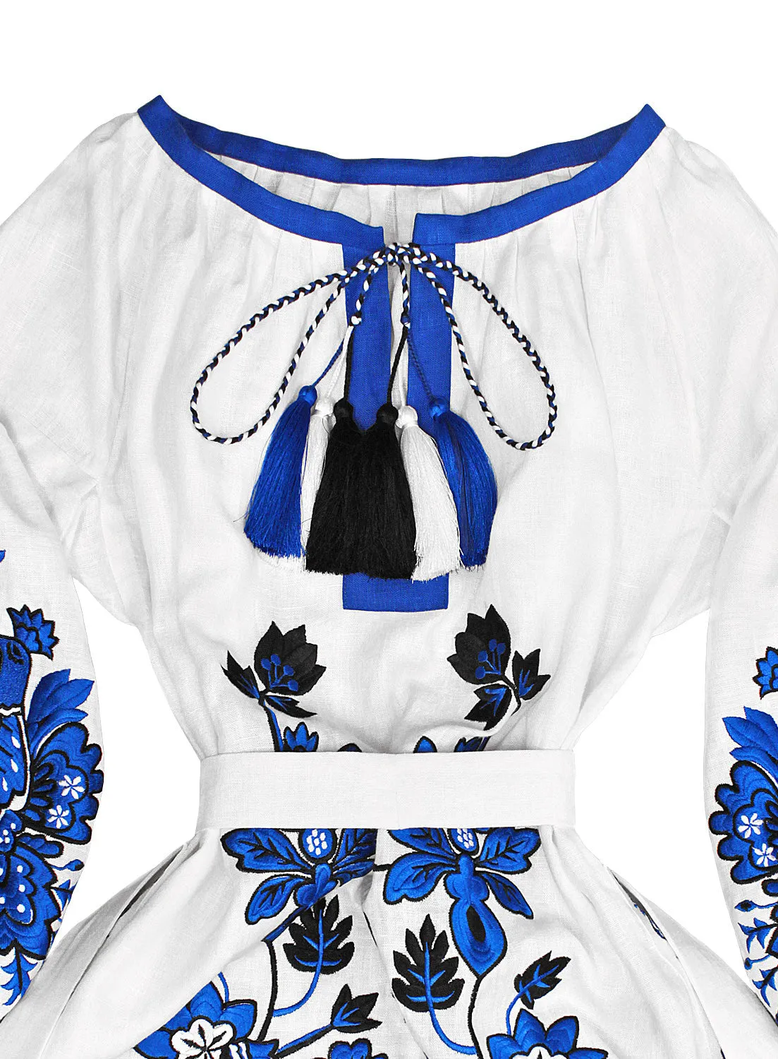 Kaftan with embroidered peacocks