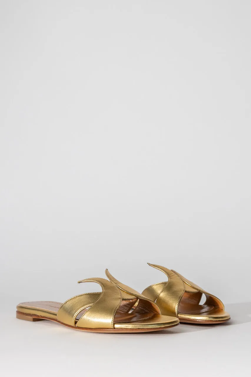 Leandra Flat in Gold