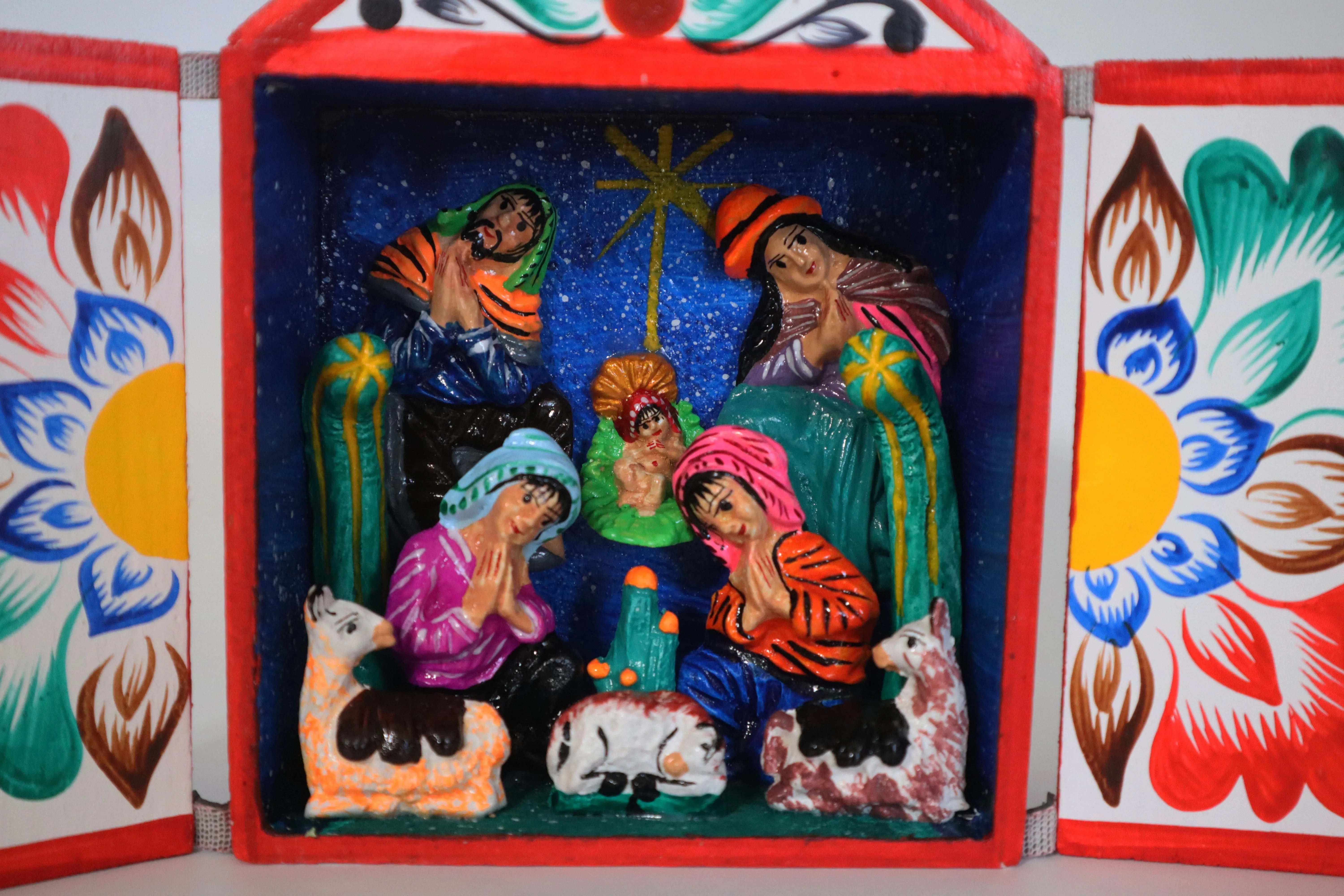 Nativity Scene Diorama Retablo Wood Box Christmas Peruvian Folk Art 5.40" Tall
