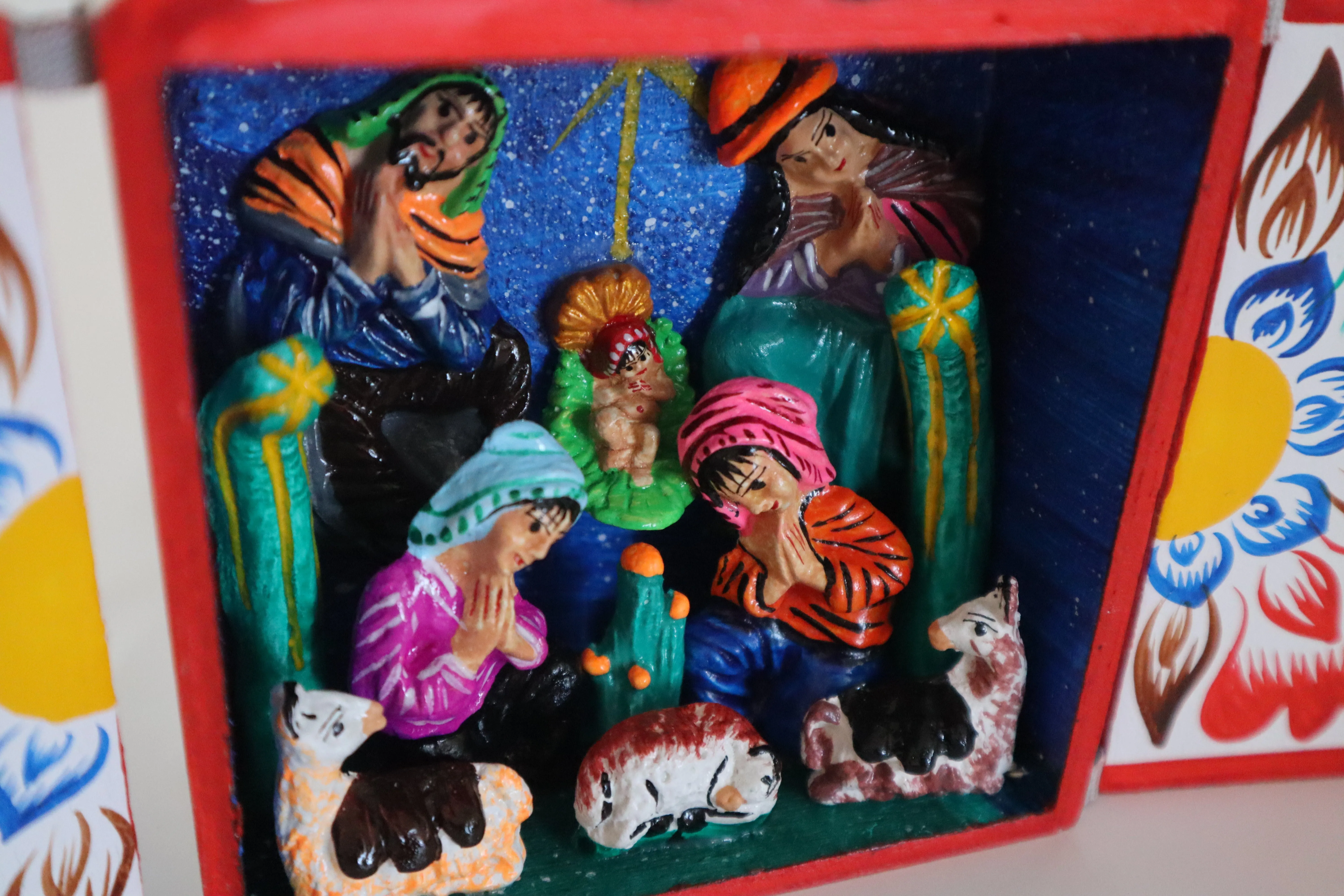 Nativity Scene Diorama Retablo Wood Box Christmas Peruvian Folk Art 5.40" Tall