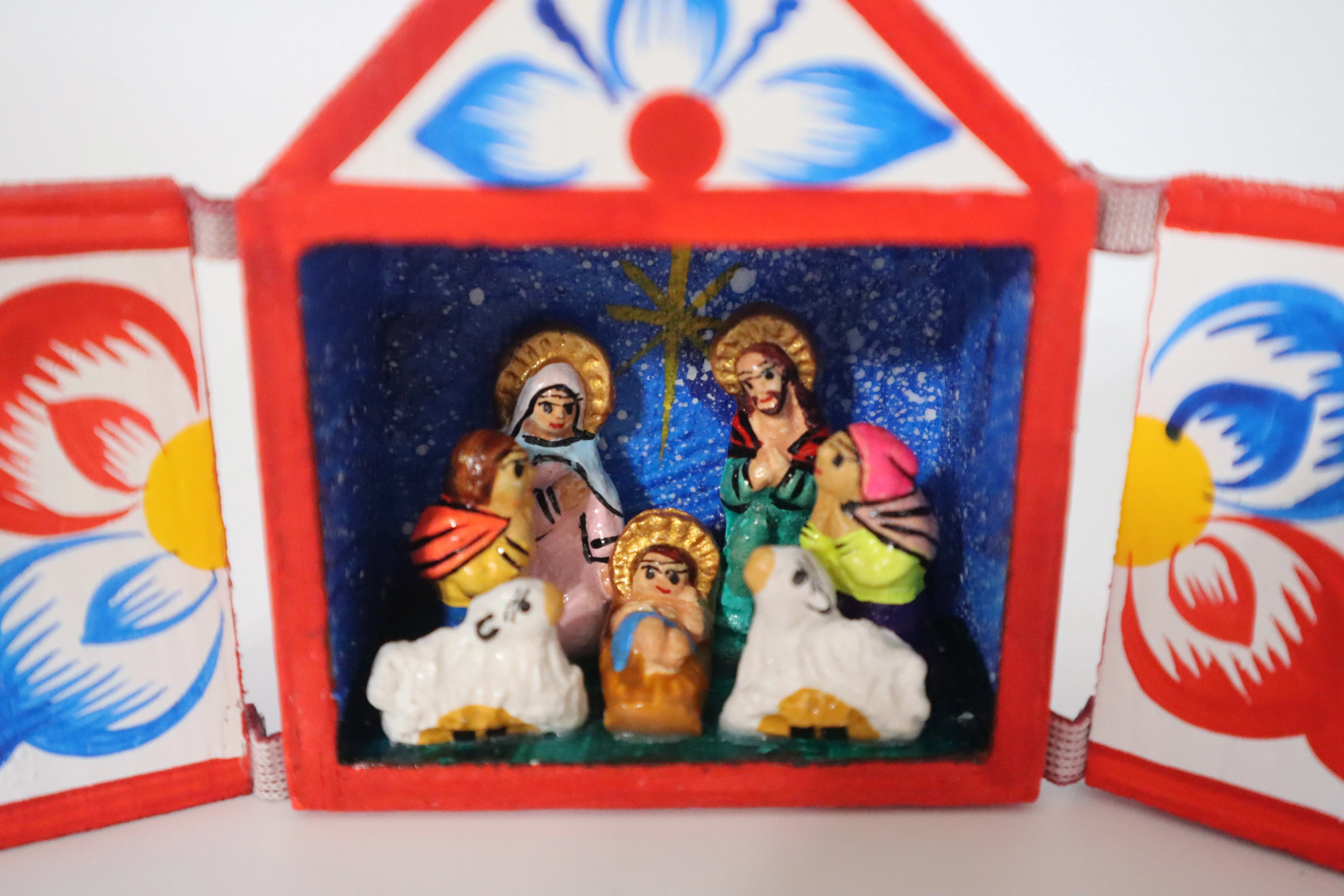Nativity Scene Miniature Diorama Retablo Wood Box Christmas Peruvian Folk Art 3" Tall