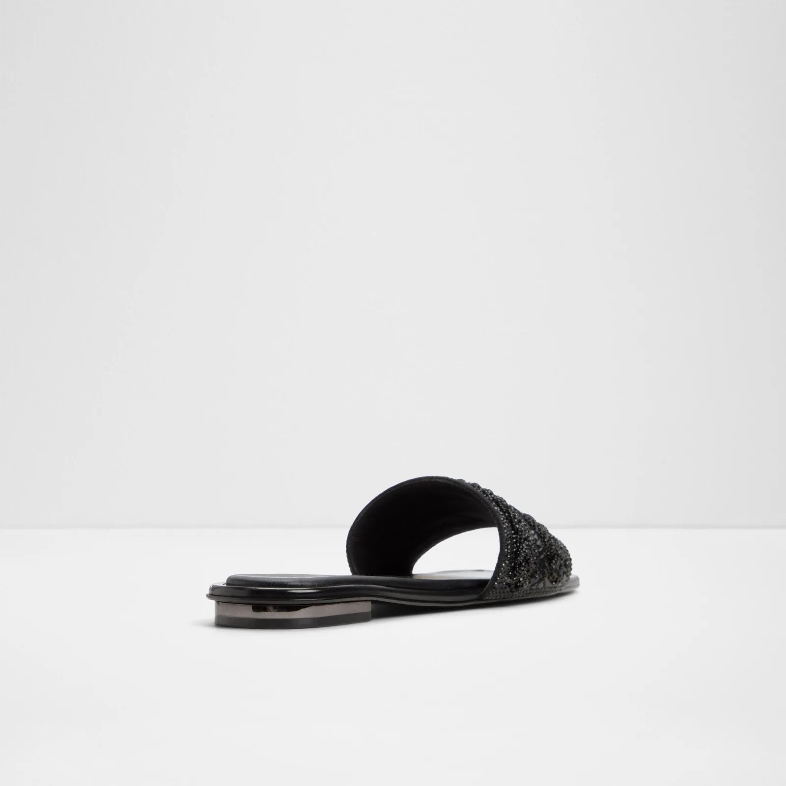 Navalia / Flat Sandals