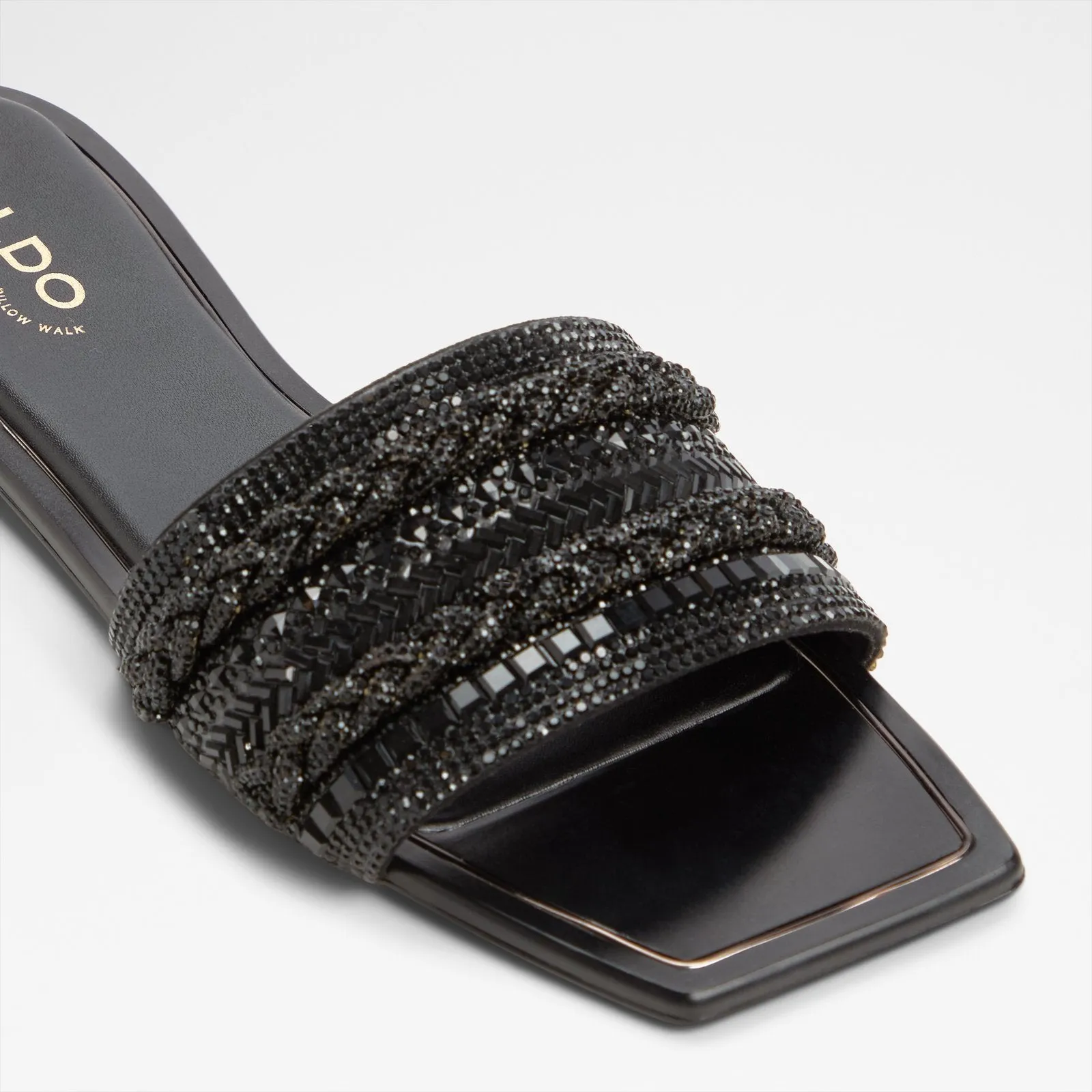 Navalia / Flat Sandals