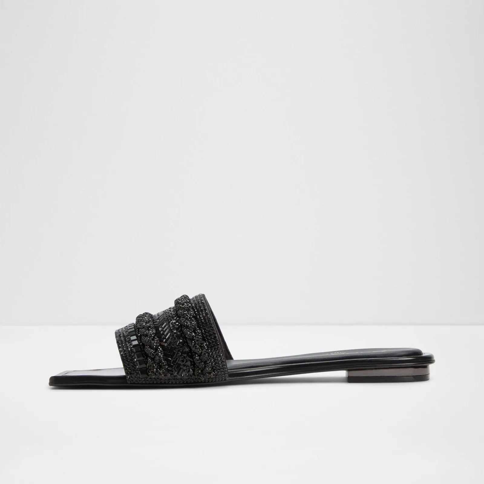 Navalia / Flat Sandals