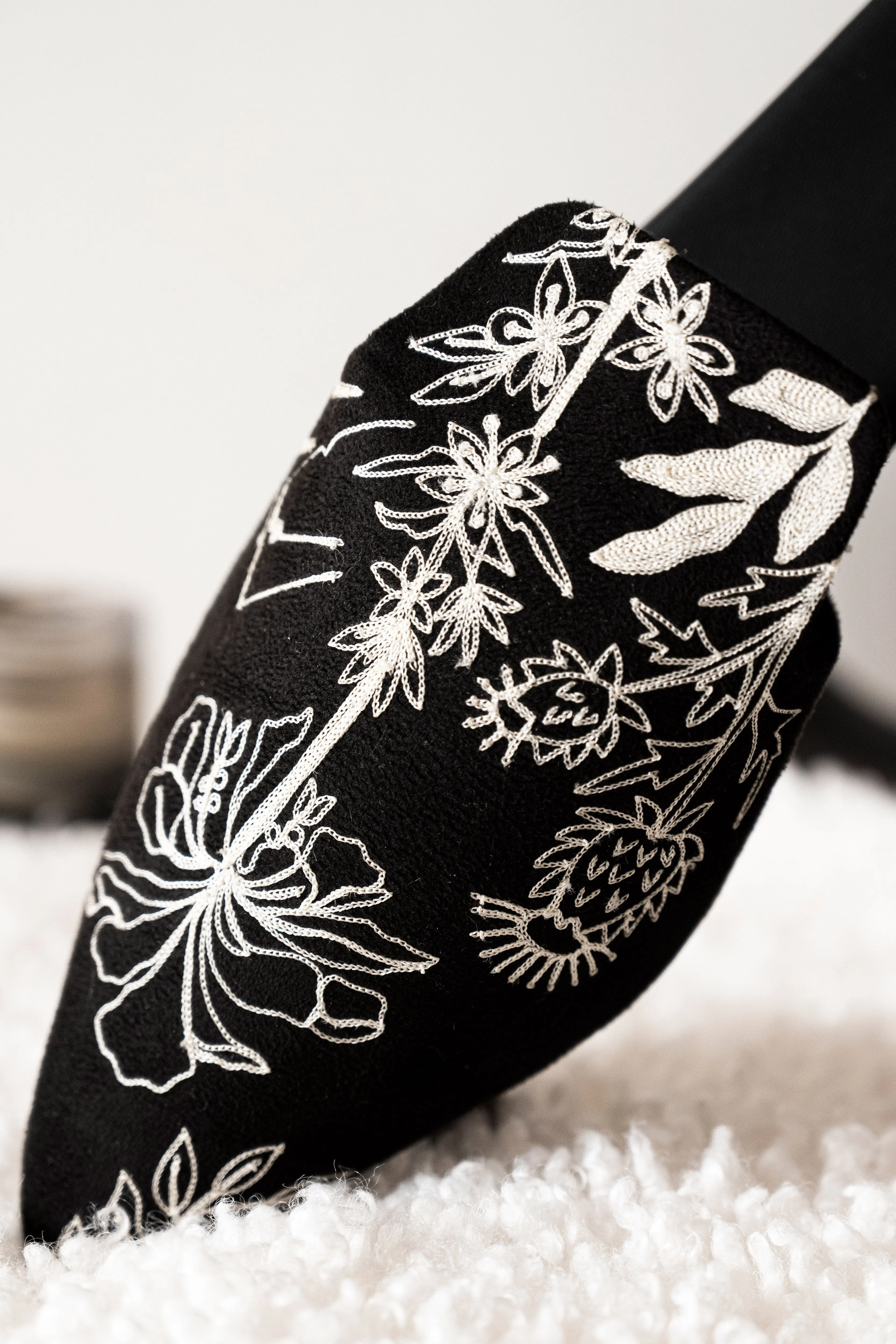 Nubra - Black (Mule)