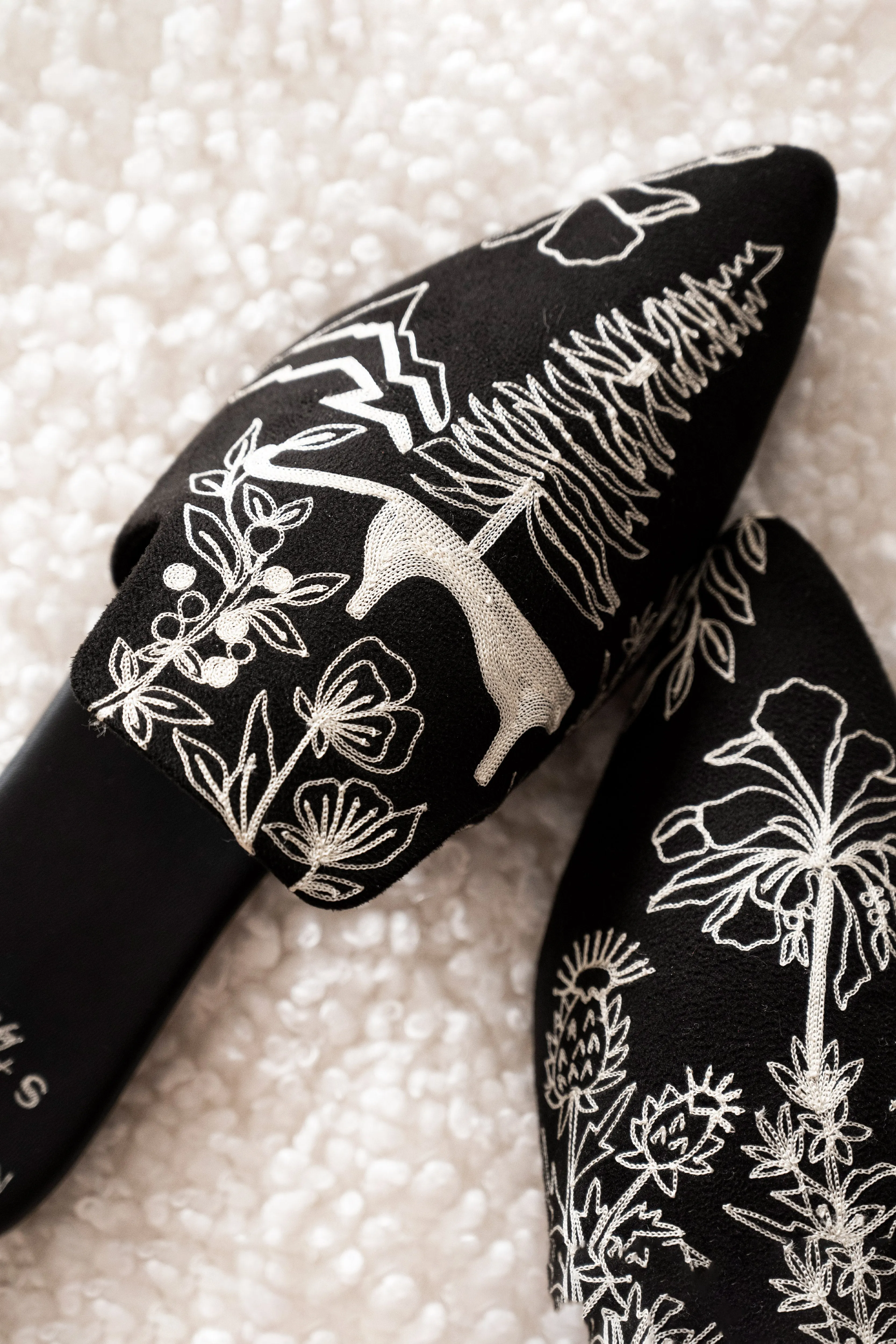 Nubra - Black (Mule)
