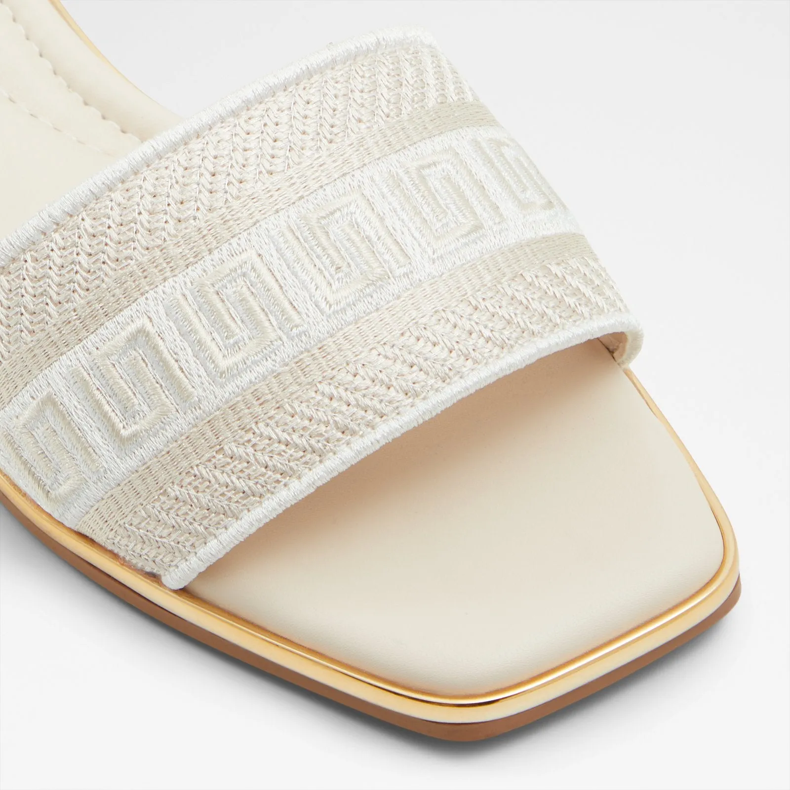 Oceania / Flat Sandals