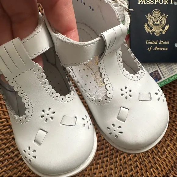 TAPS By Kinder White Leather Vintage Baby Scallop Mary Jane Toddler Shoe Size 5