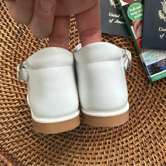 TAPS By Kinder White Leather Vintage Baby Scallop Mary Jane Toddler Shoe Size 5