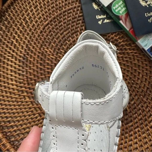 TAPS By Kinder White Leather Vintage Baby Scallop Mary Jane Toddler Shoe Size 5