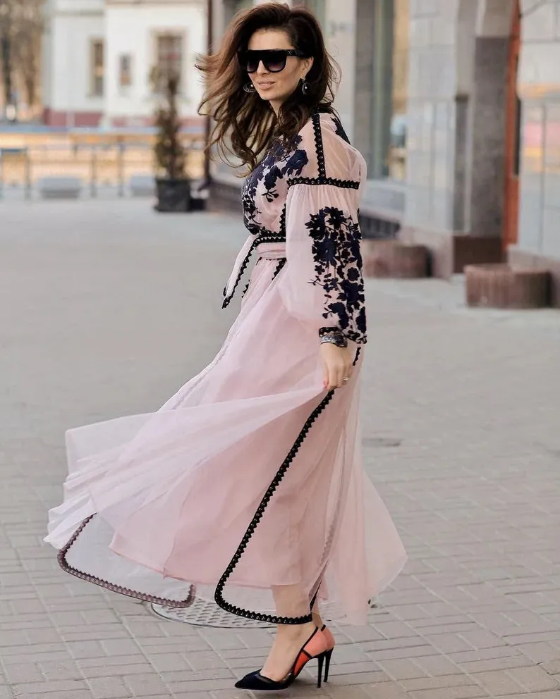 Tulle kaftan with embroidery and lace