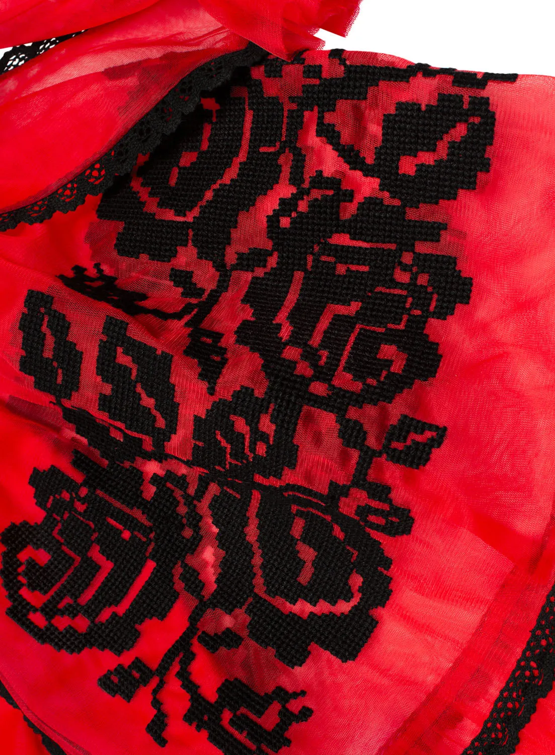 Tulle kaftan with embroidery and lace