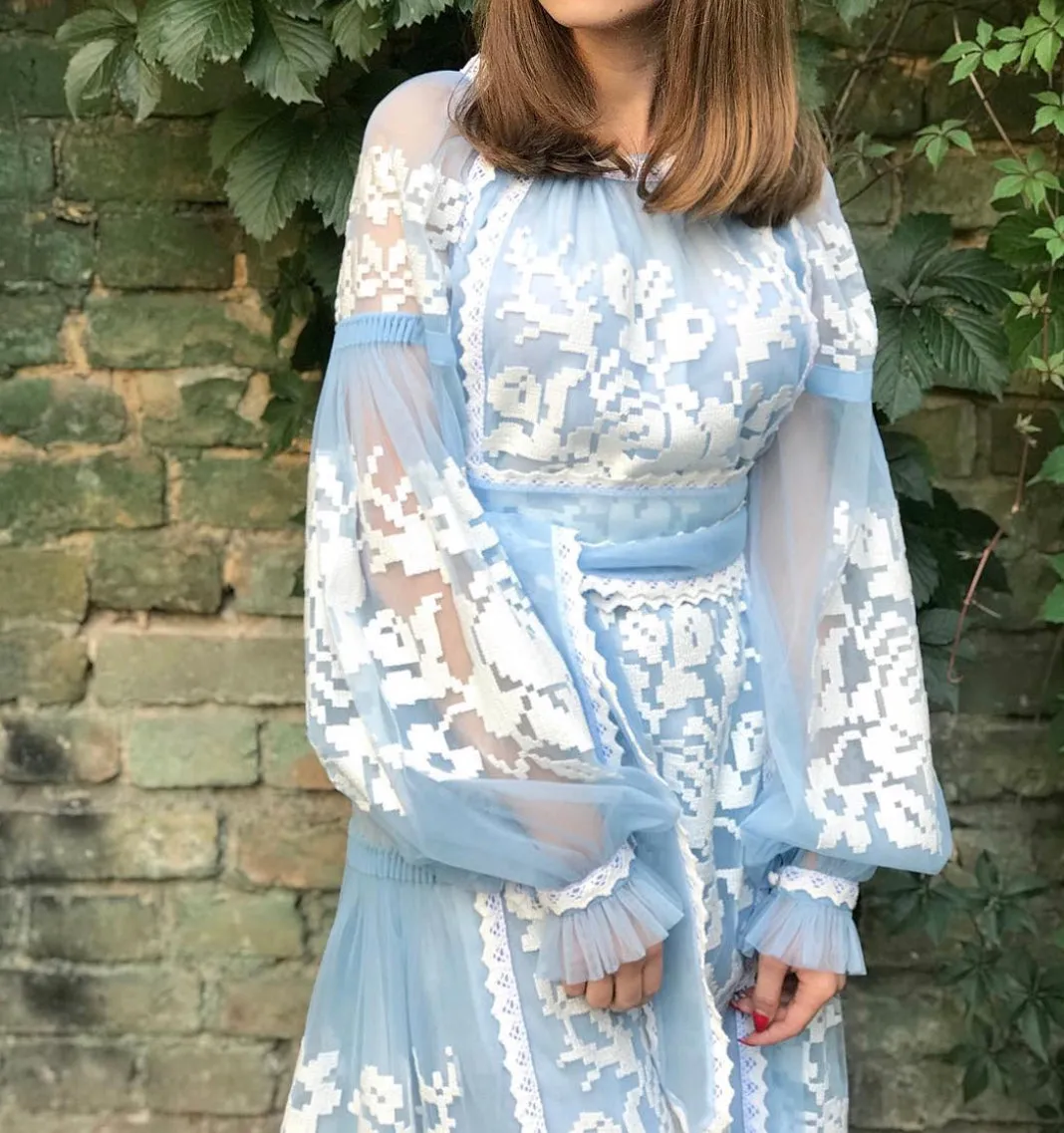 Tulle kaftan with embroidery and lace