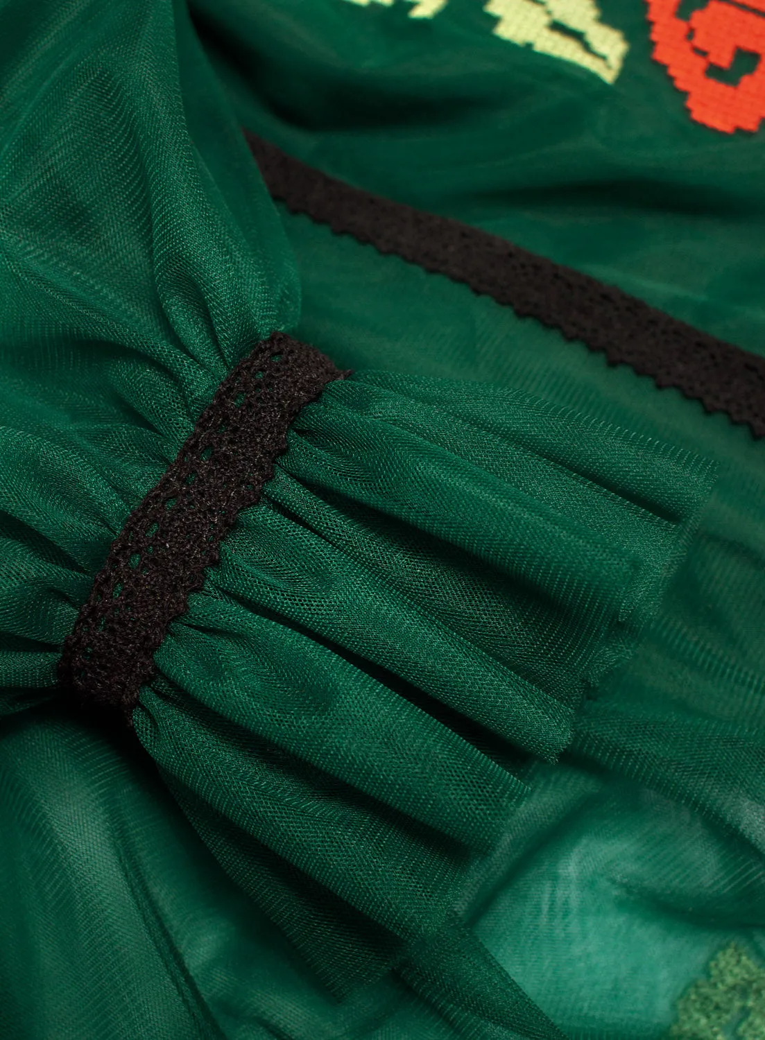 Tulle kaftan with embroidery and lace