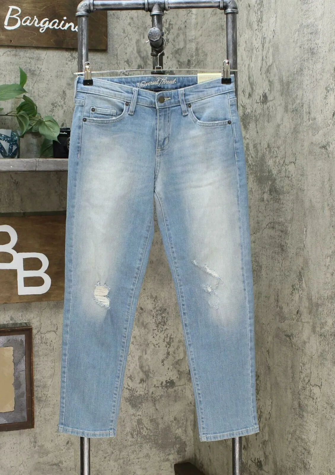 Universal Thread Women's Mid Rise Boyfriend Cropped Jeans Light Blue 0