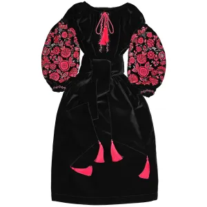 Velvet kaftan with flower embroidery
