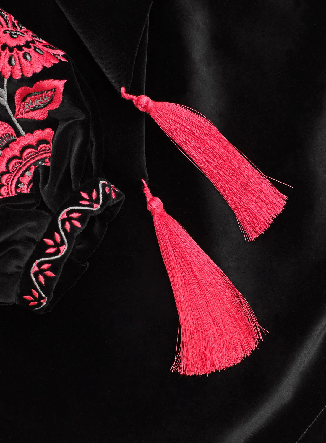 Velvet kaftan with flower embroidery