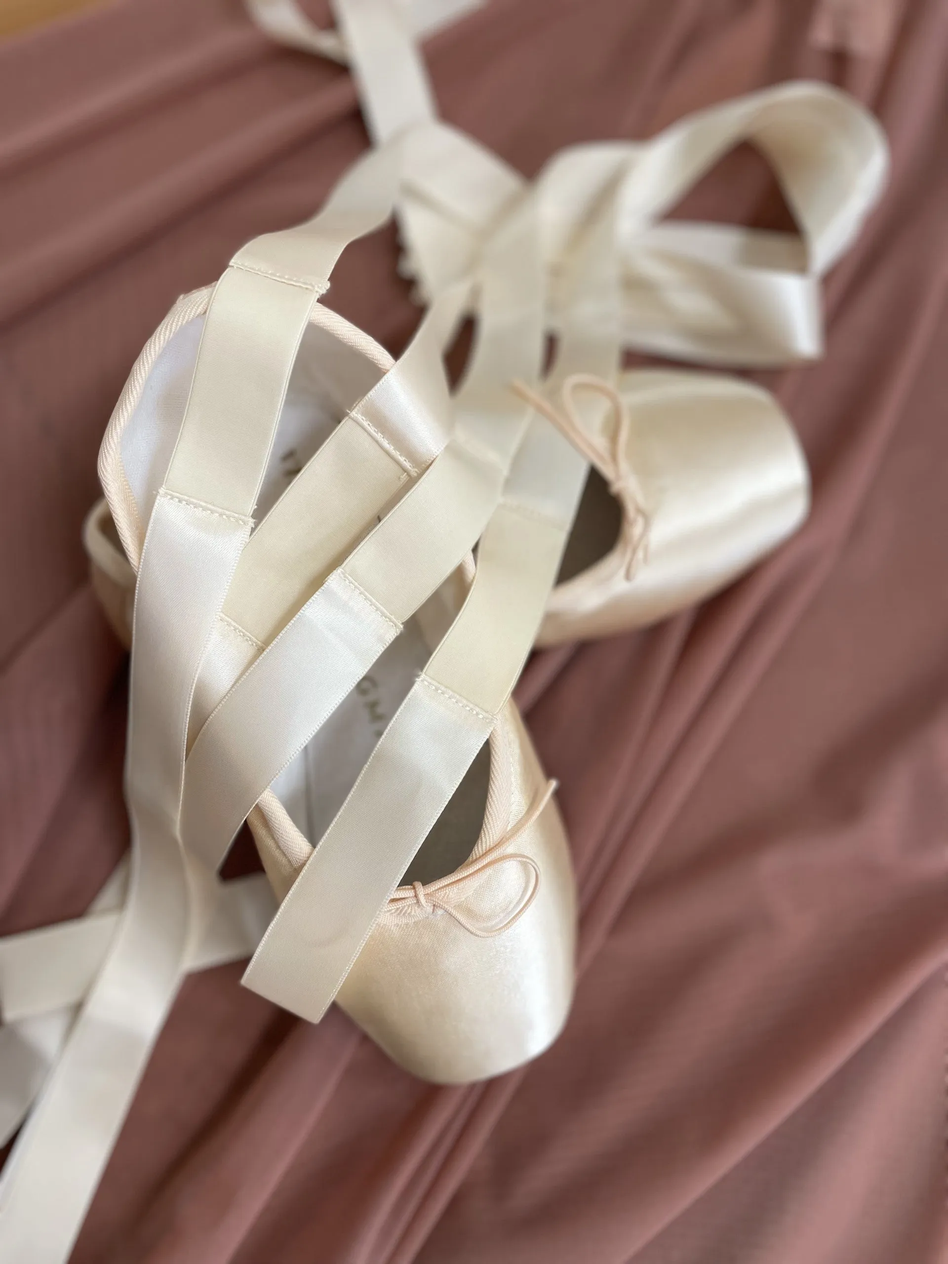 Virtisse Satin Ribbon with Elastic Sewn In